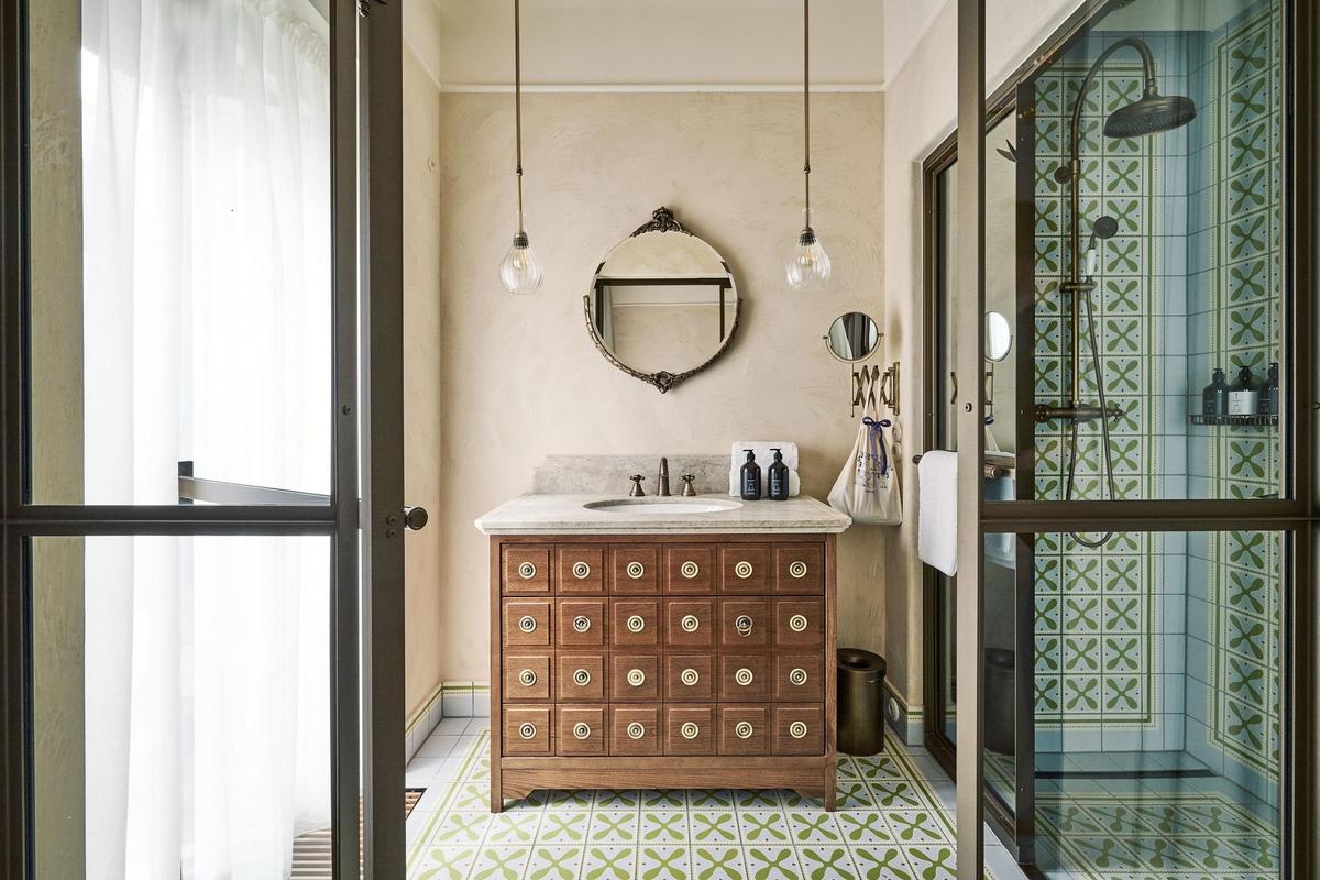 MOTTO bathroom overview