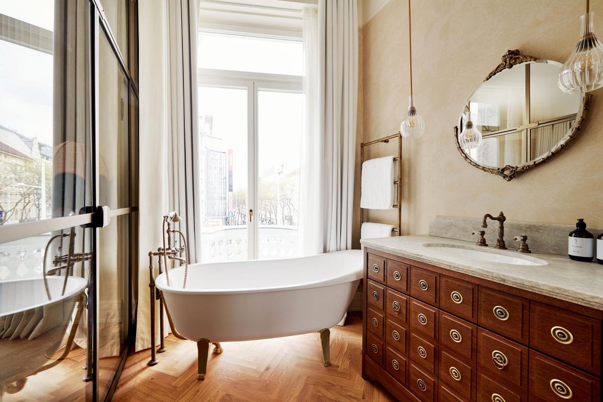 MOTTO bathtub