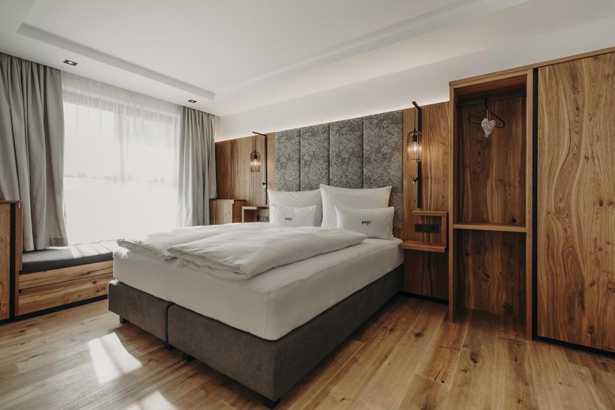 Post Maria Alm_full size bedroom with dressing