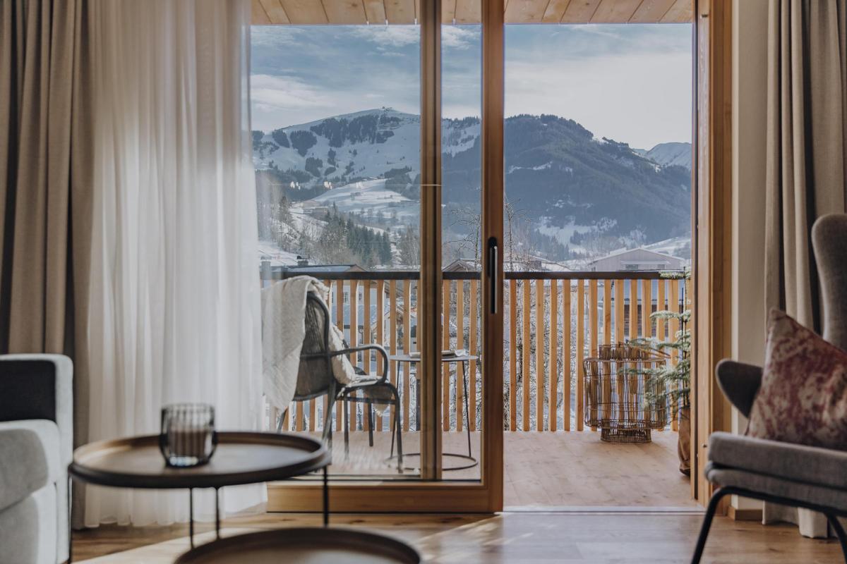 Post Maria Alm_views to snowy mountains