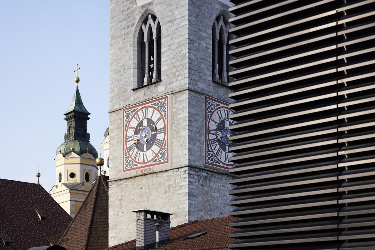 Badhaus_views to church