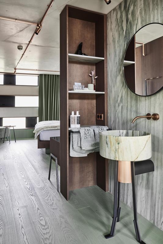 Badhaus_bathroom with bedroom