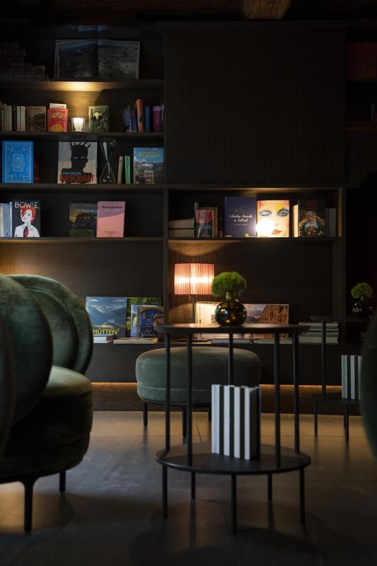 Magdalener Hof lobby with books