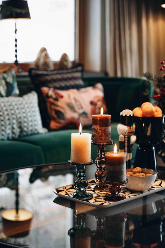 Knappaboda green sofa with candles 2025