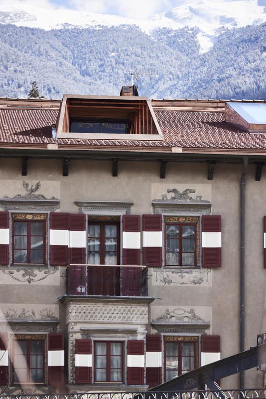 Arthotel Lasserhaus_facade with snowy mountain