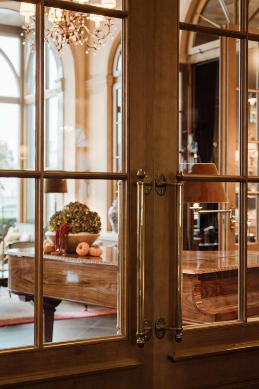 Grand Hotel Les Trois Rois glass door