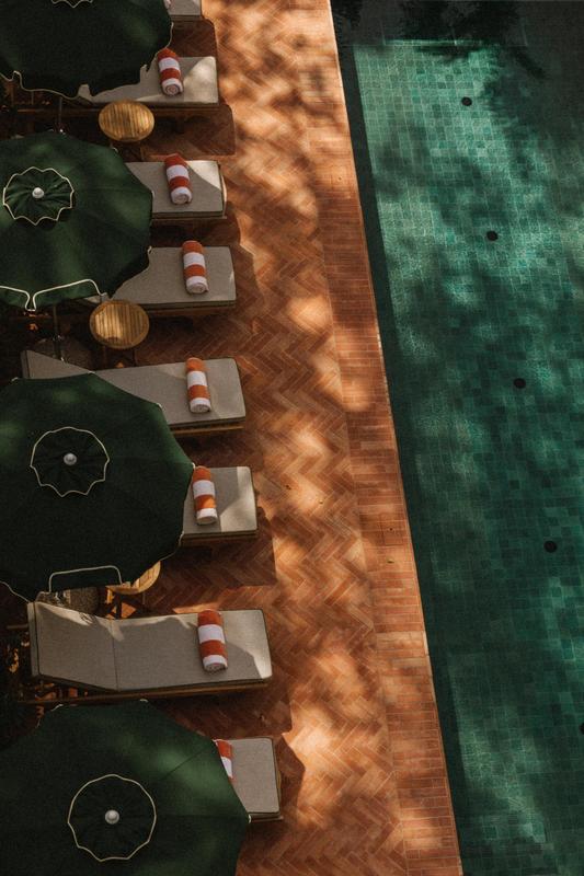 Parkhotel Mondschein pool sunbeds
