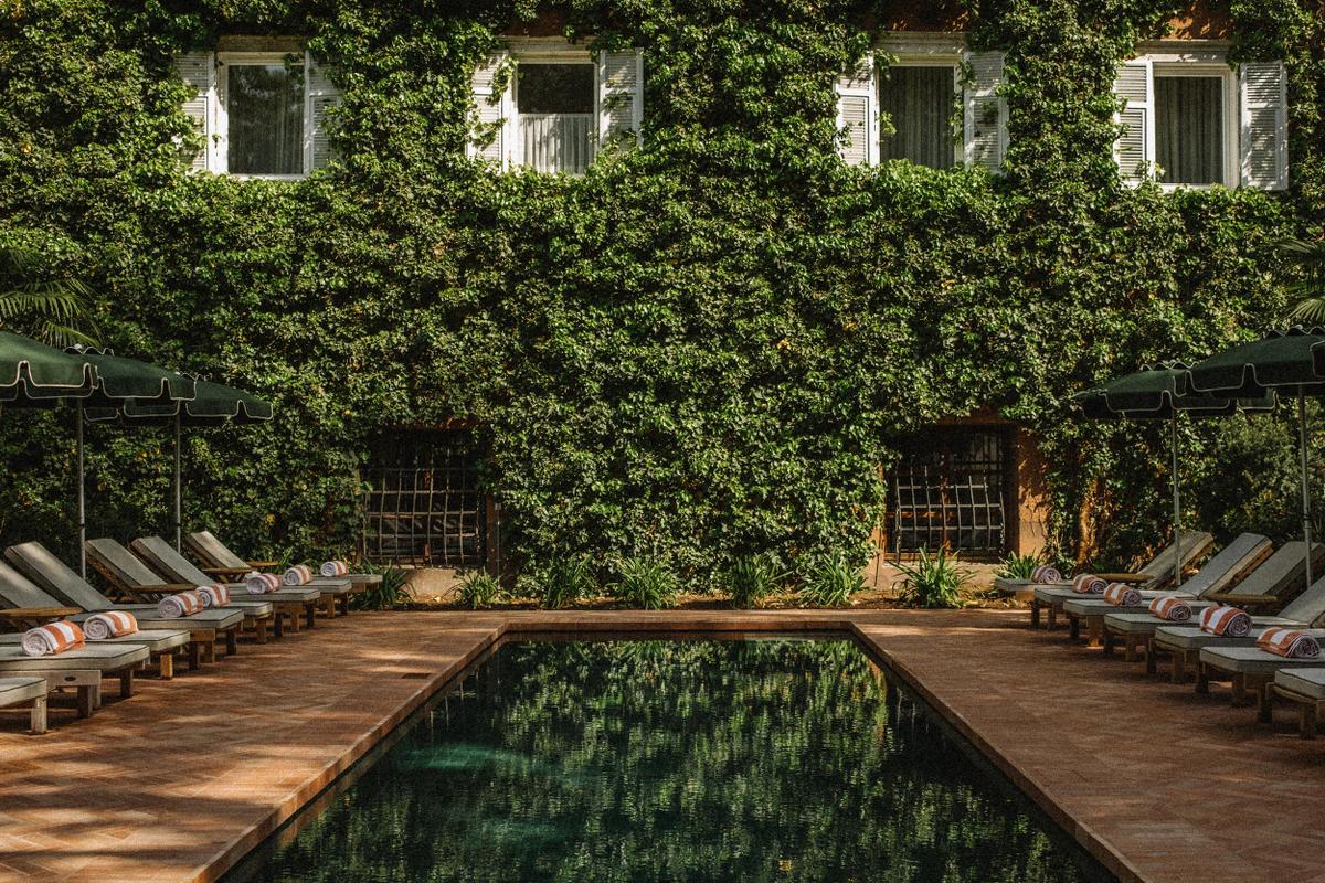 Parkhotel Mondschein pool exterior