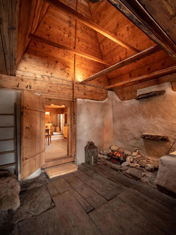 Le Chalet Glacier_Fireplace Salon