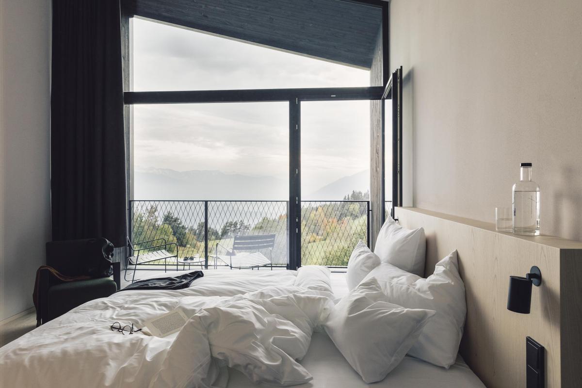 Milla Montis_Room. Bed with views