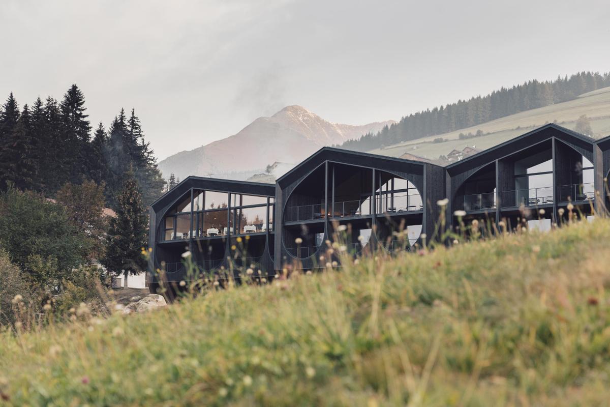 Milla Montis_Exterior with peaks