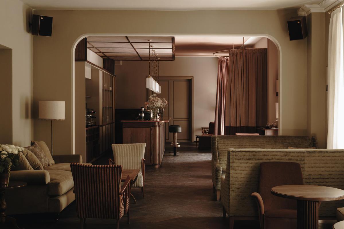 Parkhotel Mondschein interior lobby