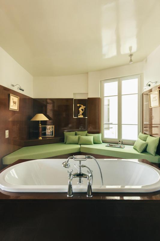 Cinabre Suites_Green sofa with tub