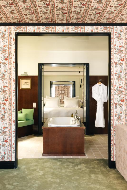 Cinabre Suites_Green room with wallpaper