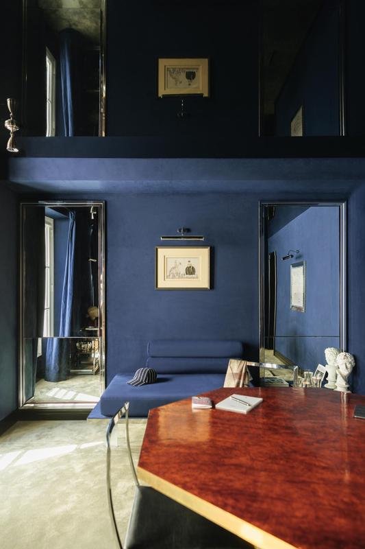Cinabre Suites_Green room. Interiors. Blue room with blue wallpaper