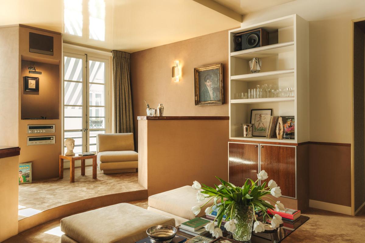 Cinabre Suites_Main room with flowers