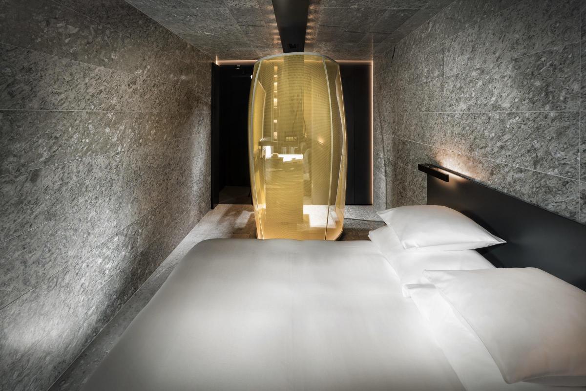 7132 Hotel stone bedroom facing bath