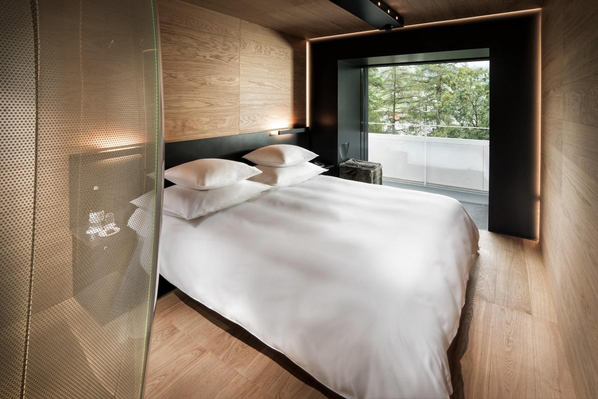 7132 Hote wooden bedroom