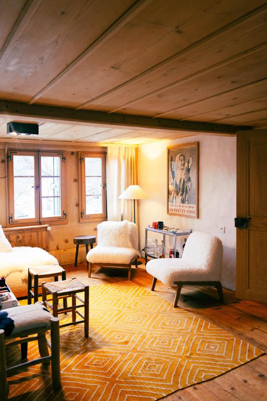 Nils Grubba_Le Chalet Saanen_salon with lounge chairs