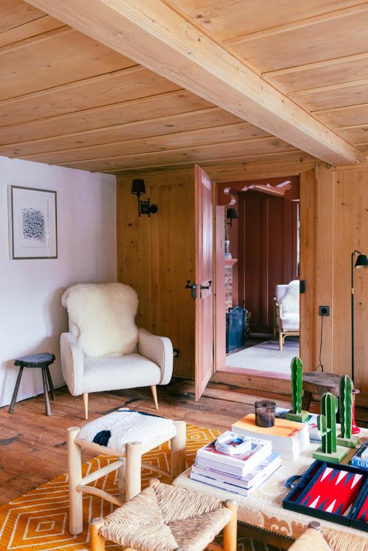 Nils Grubba_Le Chalet Saanen_salon with Uecker