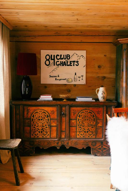 Nils Grubba_Le Chalet Saanen_dining room with 84 club painting