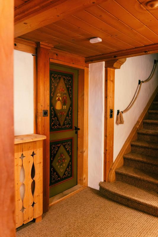 Nils Grubba_Le Chalet Saanen_guest wc, door