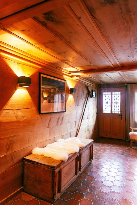 Nils Grubba_Le Chalet Saanen_side entrance