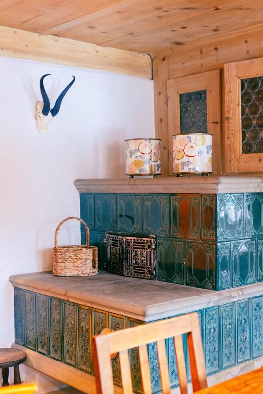 Nils Grubba_Le Chalet Saanen_oven in dining room