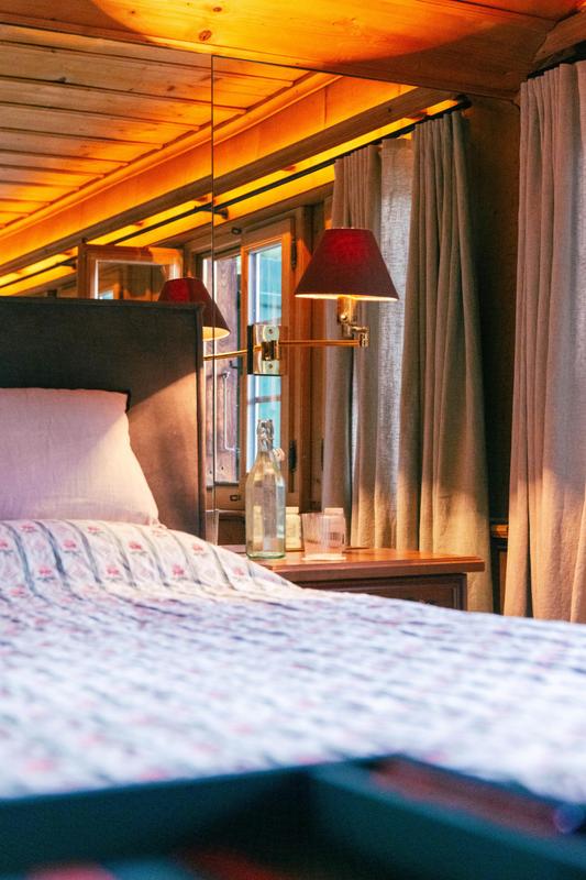 Nils Grubba_Le Chalet Saanen_bedroom, front, detail_2