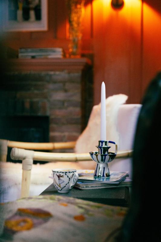 Nils Grubba_Le Chalet Saanen_pink salon details with candle