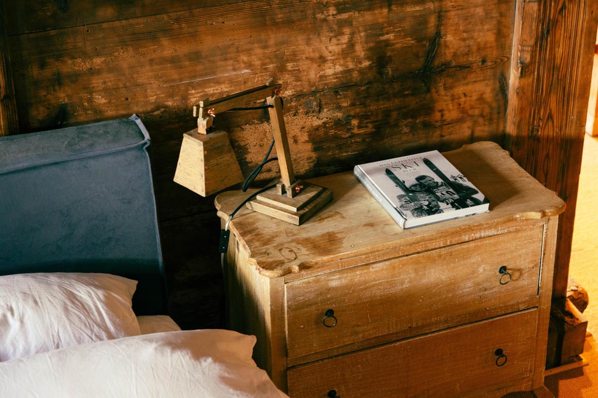 Le Chalet Lion Rouge_Nils Grubba_master bedroom detail