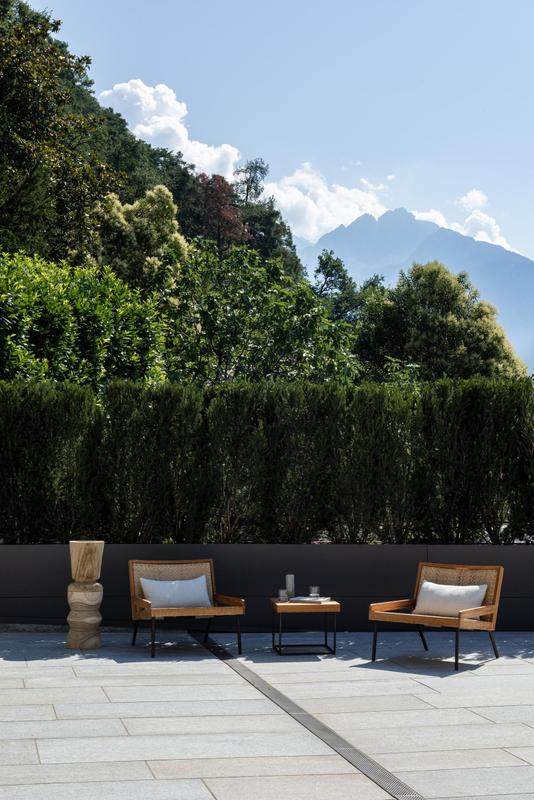 Spazio 46. Exterior sitting area