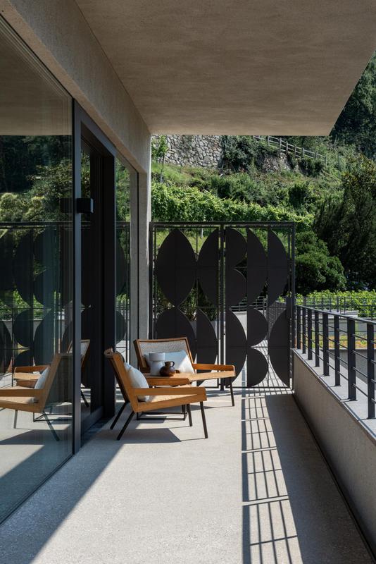 Spazio 46. Terrace with lounge chairs