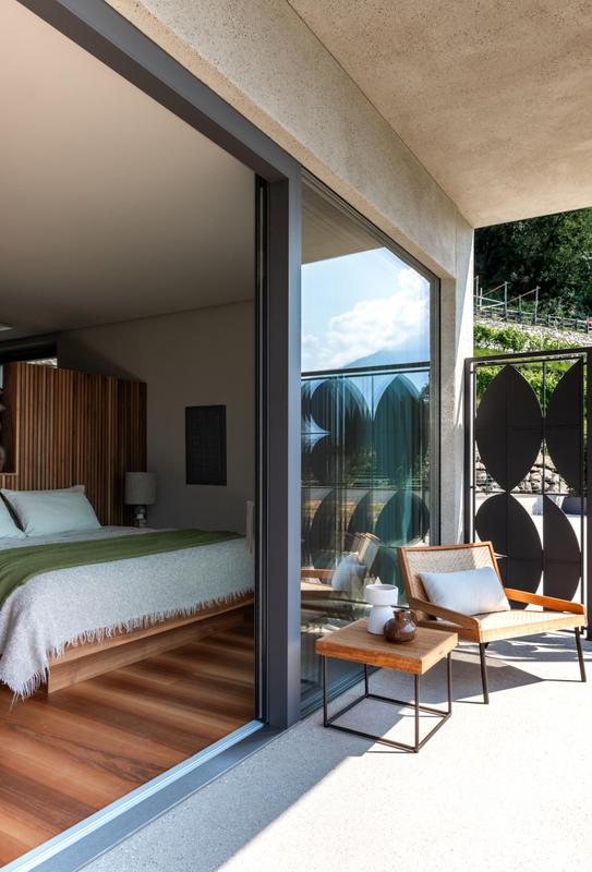Spazio 46. Terrace with lounge chairs and bedroom