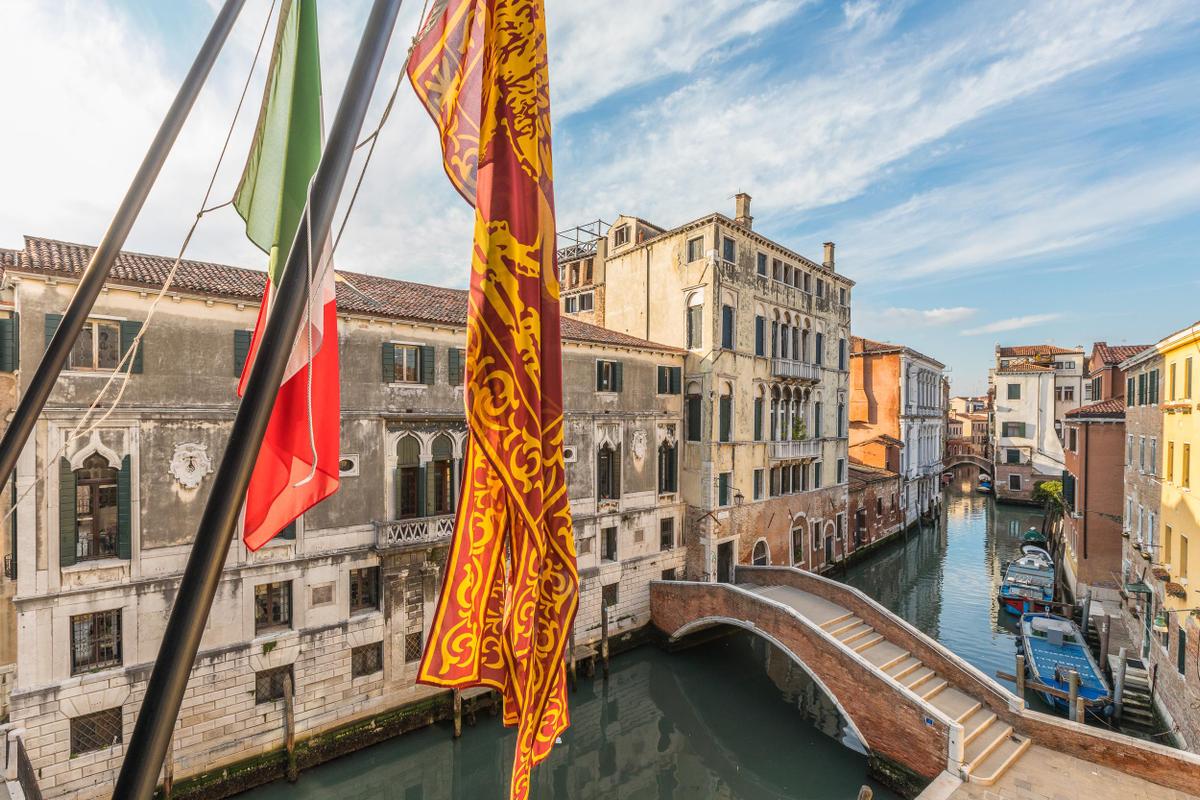 Palazzo Morosini_Apartments views with flags