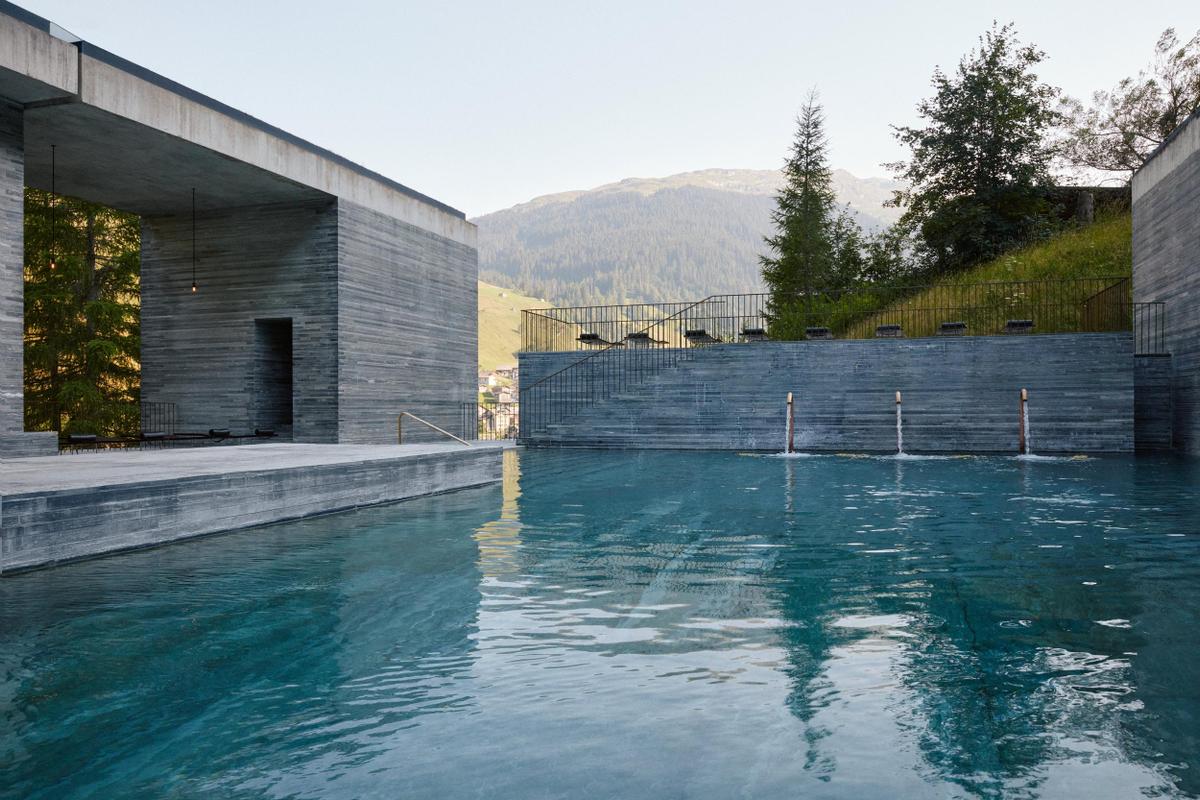 7132 Hotel therme outdoor pool horizontal