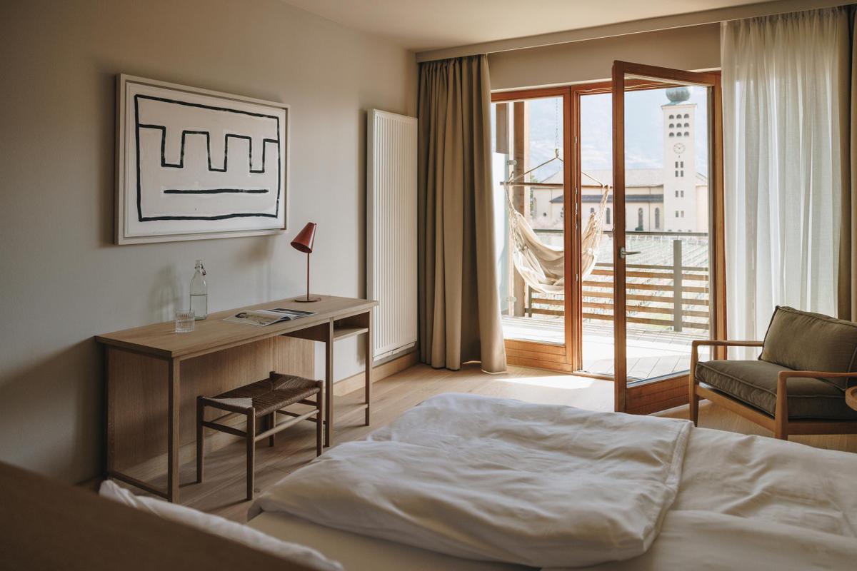 Schwarzschmied_2025. Suite with art