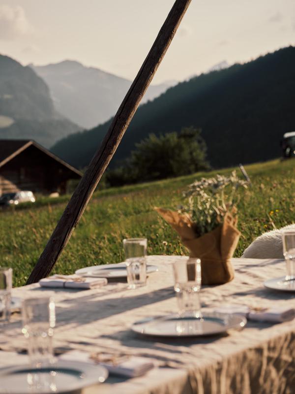 Le Chalet Lion Rouge_Table
