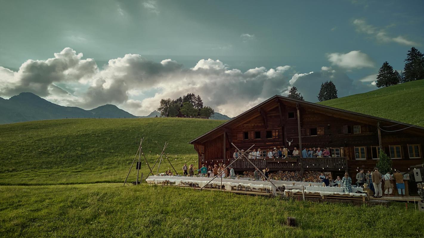 Le Chalet Lion Rouge Alpine Cowboy Drone_Front