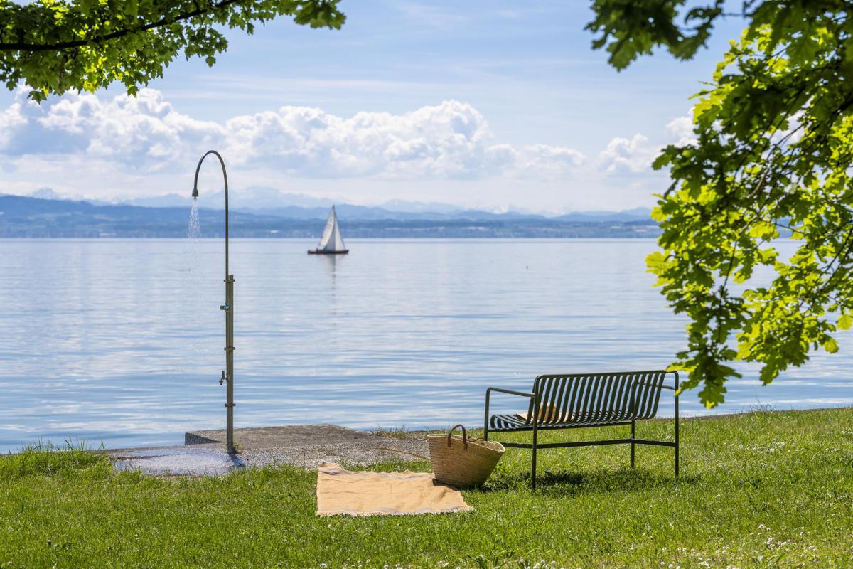 Seegut Zeppelin bench lake