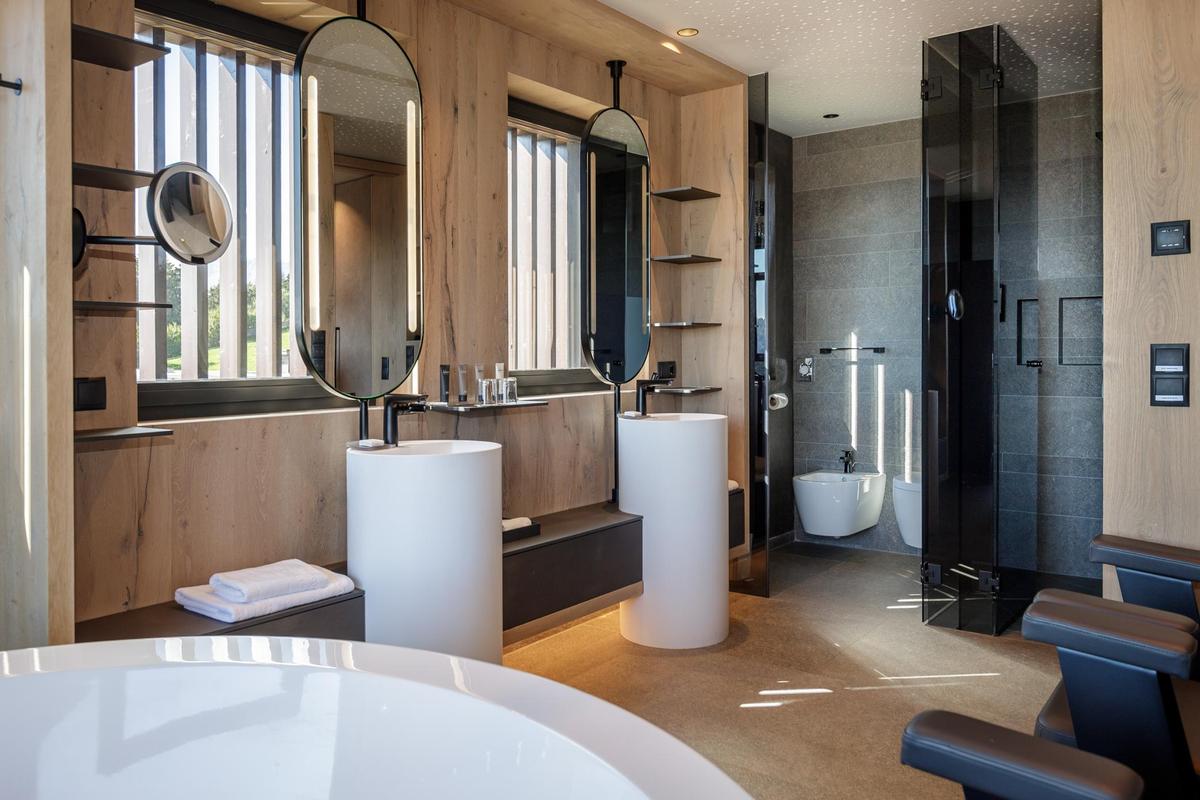 Chalet Mirabell_suite with bathroom