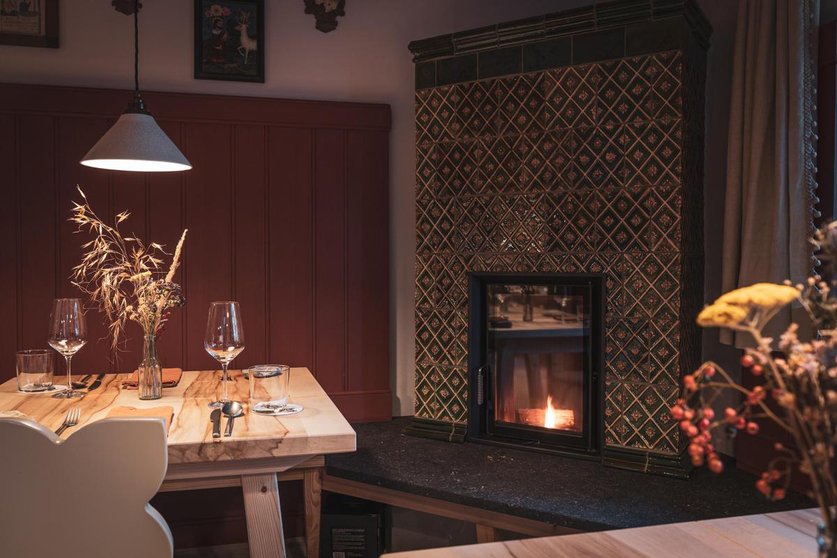 Stubn restaurant with fireplace