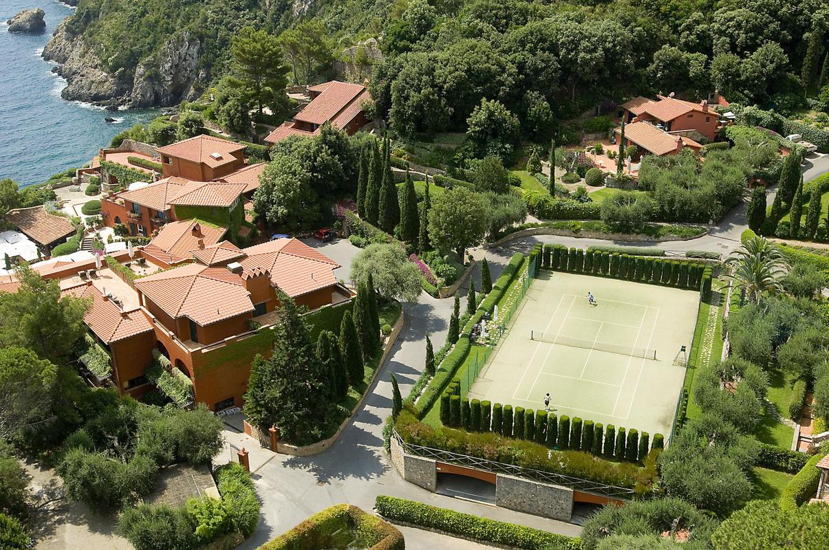 Hotel Il Pellicano tennis court