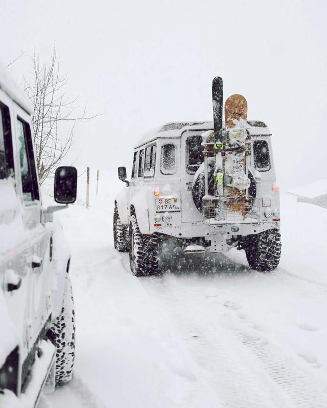 The Cambrian White Defender in snow low res