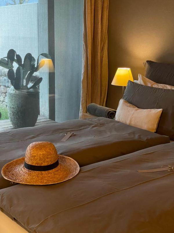 VIVERE Arco Italy_bed with hat
