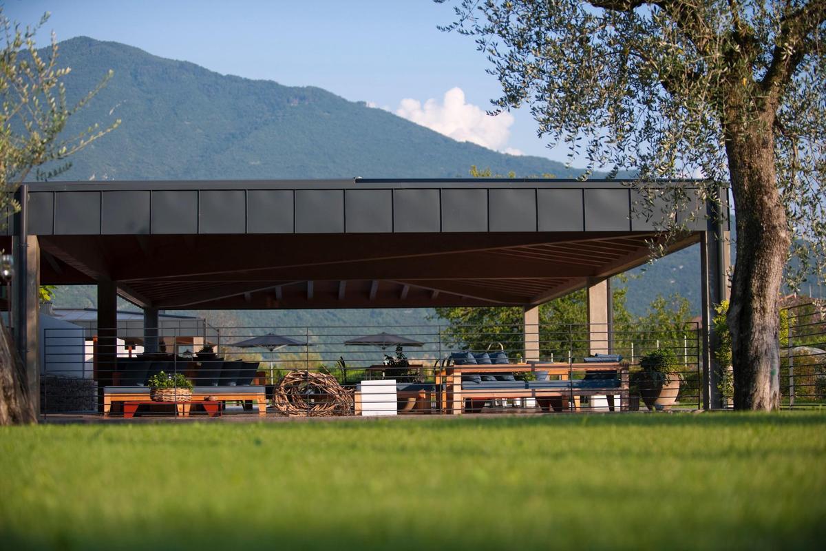 VIVERE Arco Italy_Horizontal Covered Sunbeds