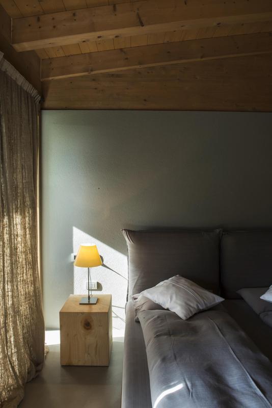 VIVERE Arco Italy_Straight On Bed