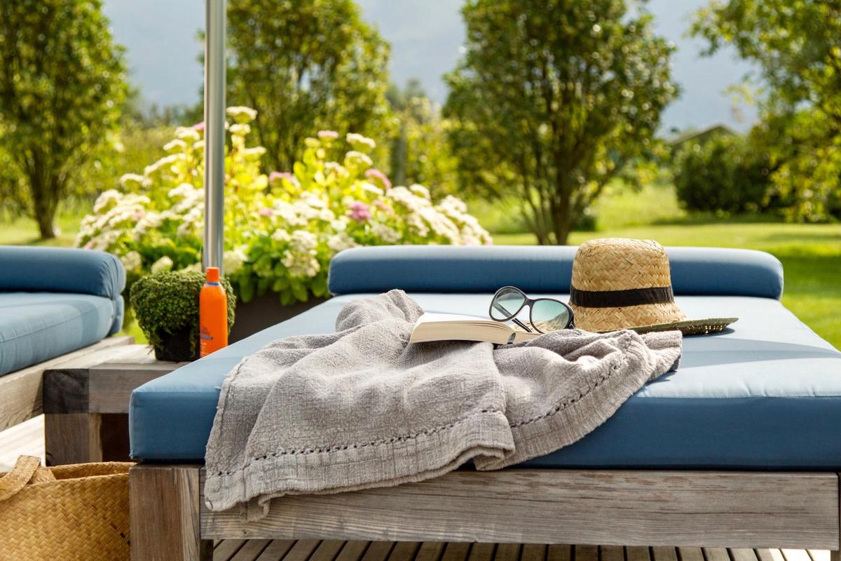 VIVERE Arco Italy_Sunbed with Towel and Hat