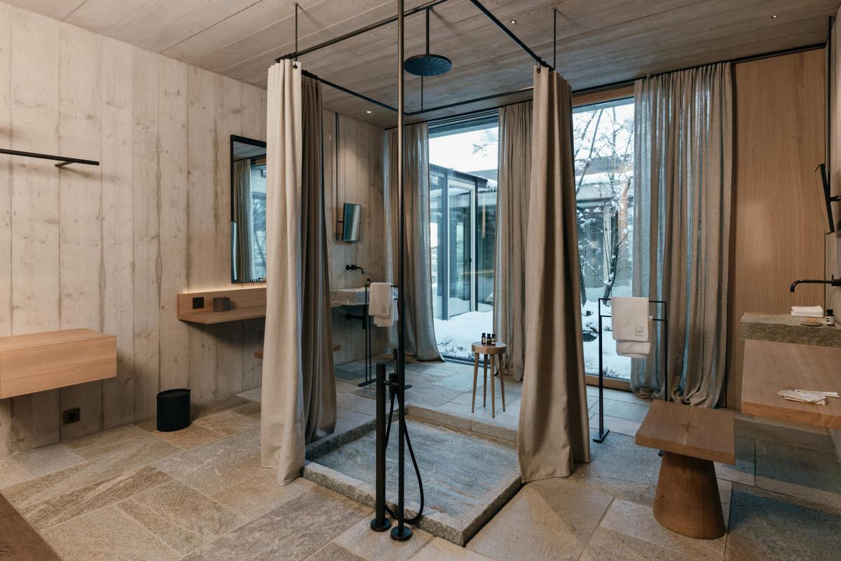 Wiesergut_Mountain Escape Open Shower