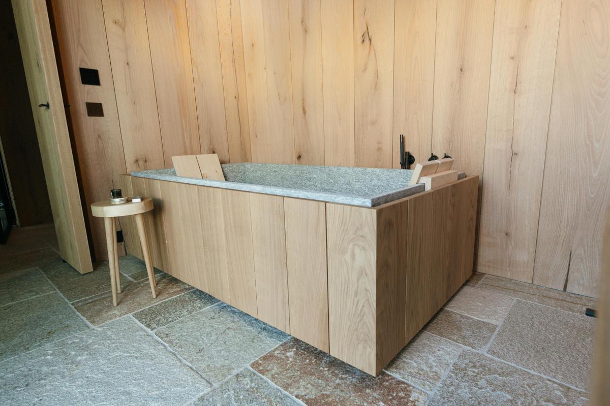 Wiesergut_Mountain Escape Wooden Bathtub from different angle
